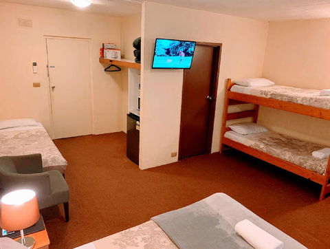 Mountain Creek Motel Bar & Restaurant - VIC Tourism 4