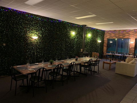 Mountain Creek Motel Bar & Restaurant - VIC Tourism 13