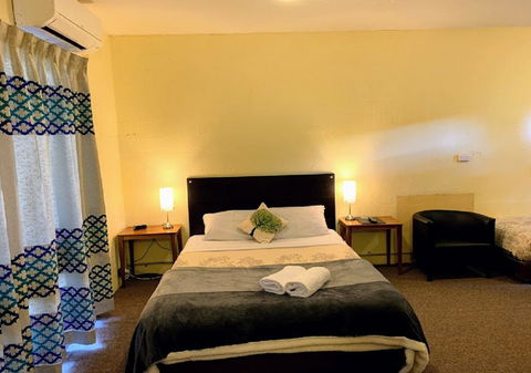 Mountain Creek Motel Bar & Restaurant - VIC Tourism 3