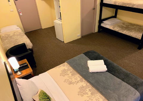 Mountain Creek Motel Bar & Restaurant - VIC Tourism 8