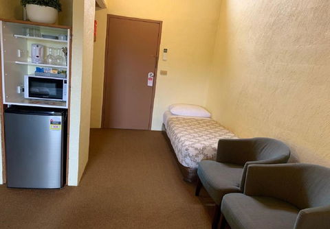 Mountain Creek Motel Bar & Restaurant - VIC Tourism 28