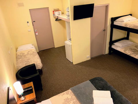 Mountain Creek Motel Bar & Restaurant - VIC Tourism 37