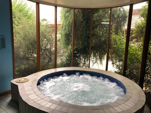 Mountain Creek Motel Bar & Restaurant - VIC Tourism 42