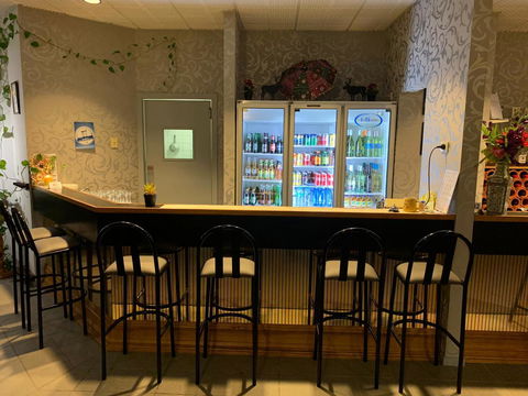 Mountain Creek Motel Bar & Restaurant - VIC Tourism 10