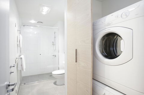 St Kilda Central Apartments - VIC Tourism 9