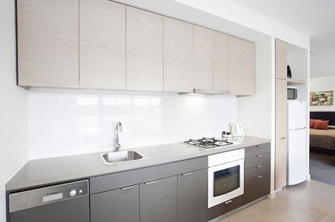 St Kilda Central Apartments - VIC Tourism 15