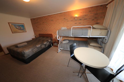 Quays Motel San Remo - VIC Tourism 11