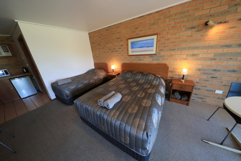 Quays Motel San Remo - VIC Tourism 1