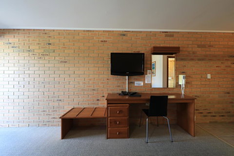 Quays Motel San Remo - VIC Tourism 9