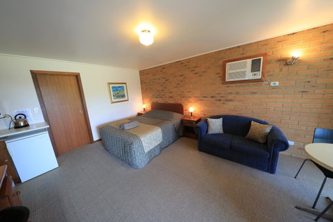 Quays Motel San Remo - VIC Tourism 13
