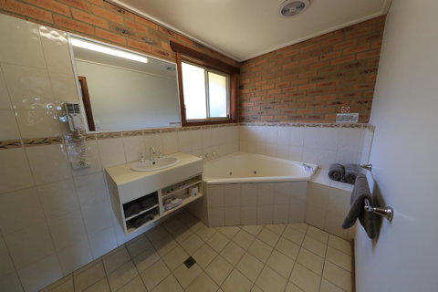 Quays Motel San Remo - VIC Tourism 15