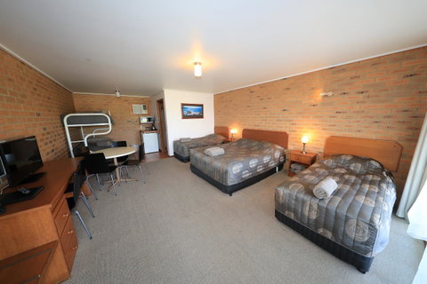 Quays Motel San Remo - VIC Tourism 6