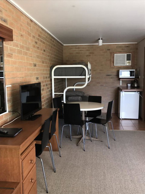 Quays Motel San Remo - VIC Tourism 3