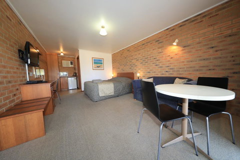 Quays Motel San Remo - VIC Tourism 16