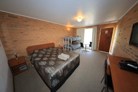Quays Motel San Remo - VIC Tourism 12