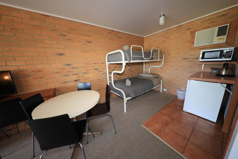 Quays Motel San Remo - VIC Tourism 5