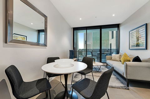 The Eminence Apartments By CLLIX - VIC Tourism 14