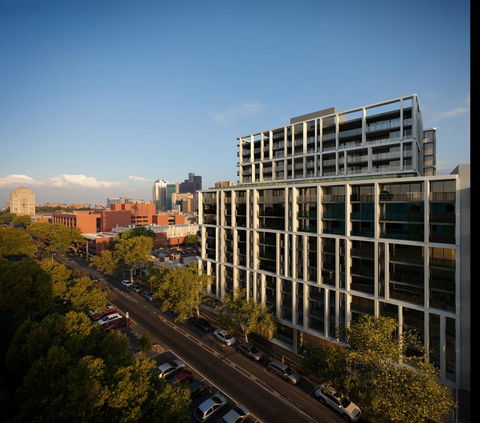 The Eminence Apartments By CLLIX - VIC Tourism 23