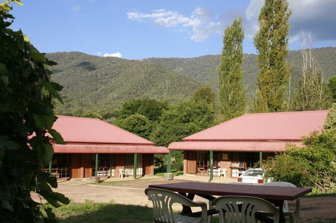 The Harrietville Snowline Hotel - VIC Tourism 17
