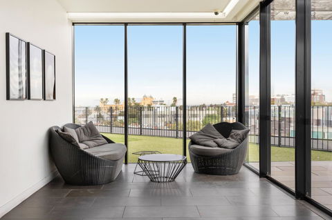 Modern Apartment In The Heart Of St Kilda - VIC Tourism 17