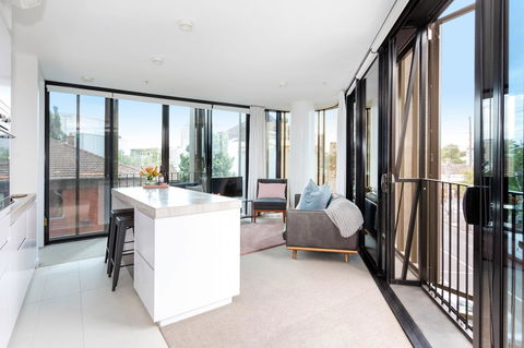 Modern Apartment In The Heart Of St Kilda - VIC Tourism 4