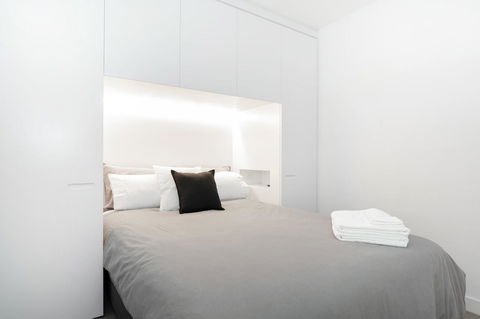 Modern Apartment In The Heart Of St Kilda - VIC Tourism 12