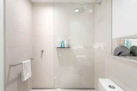 Modern Apartment In The Heart Of St Kilda - VIC Tourism 15