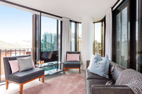 Modern Apartment In The Heart Of St Kilda - VIC Tourism 3