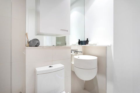 Modern Apartment In The Heart Of St Kilda - VIC Tourism 14