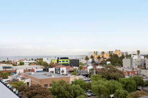 Modern Apartment In The Heart Of St Kilda - VIC Tourism 22