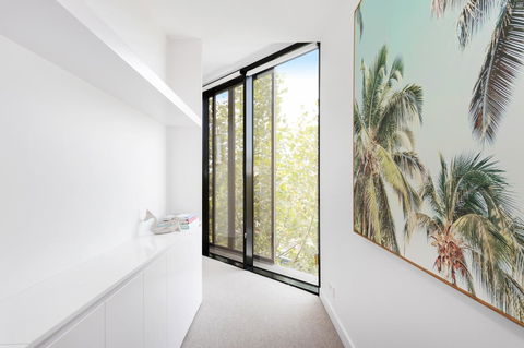 Modern Apartment In The Heart Of St Kilda - VIC Tourism 1