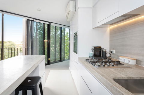Modern Apartment In The Heart Of St Kilda - VIC Tourism 6
