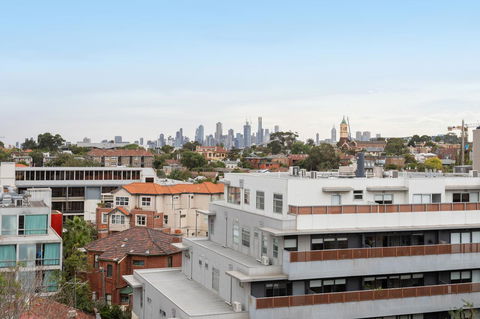 Modern Apartment In The Heart Of St Kilda - VIC Tourism 21