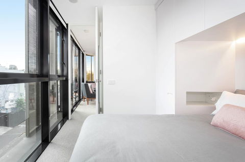 Modern Apartment In The Heart Of St Kilda - VIC Tourism 10