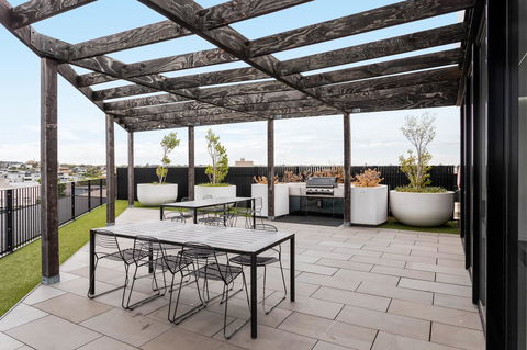 Modern Apartment In The Heart Of St Kilda - VIC Tourism 19