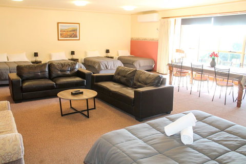 St Georges Motor Inn - VIC Tourism 24