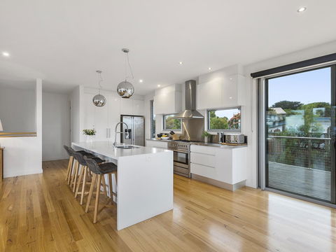 Aireys Ocean View - VIC Tourism 6