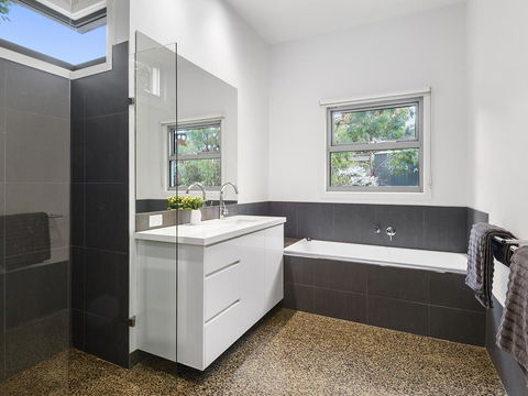 Aireys Ocean View - VIC Tourism 9