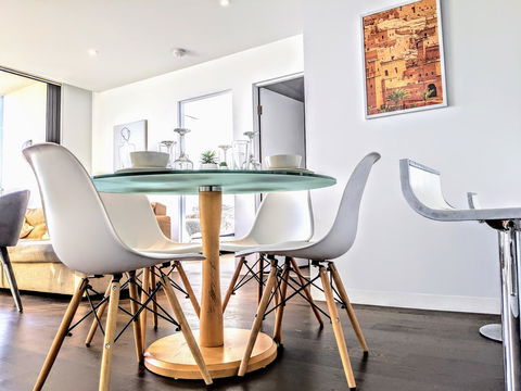 Breathtaking View Apartment With Gym & Sauna - VIC Tourism 24
