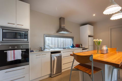 The Love Shack - Romantic Bungalow - VIC Tourism 5