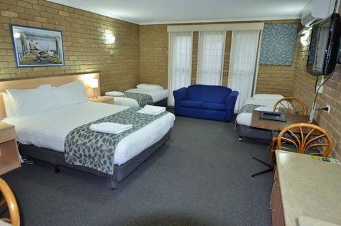 Tropicana Motor Inn - VIC Tourism 9