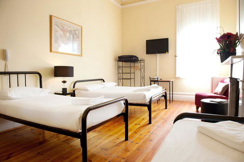 Hotel Claremont Guest House - VIC Tourism 12