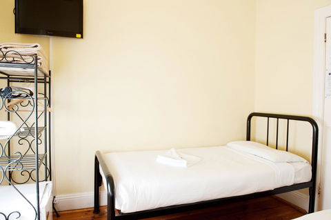 Hotel Claremont Guest House - VIC Tourism 5