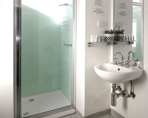 Hotel Claremont Guest House - VIC Tourism 7