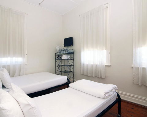 Hotel Claremont Guest House - VIC Tourism 13