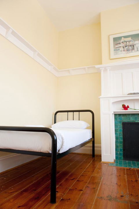 Hotel Claremont Guest House - VIC Tourism 4