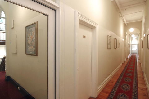 Hotel Claremont Guest House - VIC Tourism 14