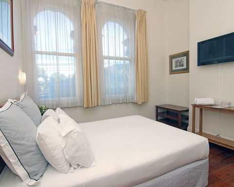 Hotel Claremont Guest House - VIC Tourism 8