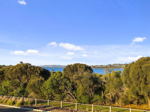 Bunya By The Sea - VIC Tourism 24