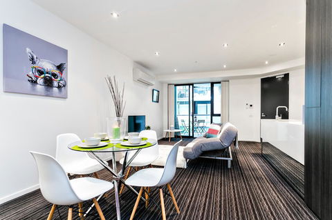 Complete Host Halo Apartments - VIC Tourism 31